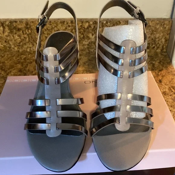 Bandolino Heels - Picture 2 of 8